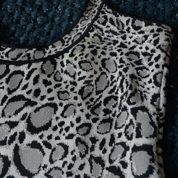 BCBG Maxazria Stretch sleeveless bodycon dress - Picture 4 of 7